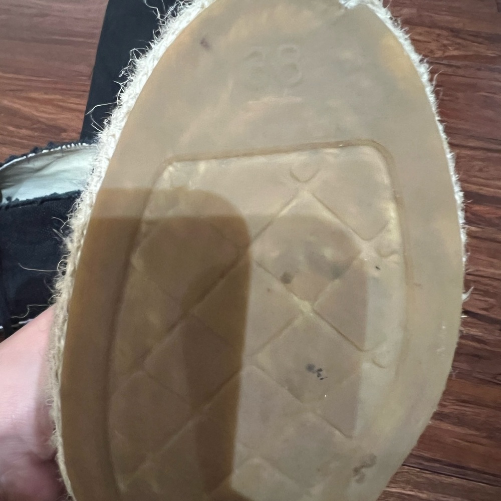 CHANEL Interlocking CC Logo Linen High Top Eapadrilles, Size 38 - Picture 5 of 7